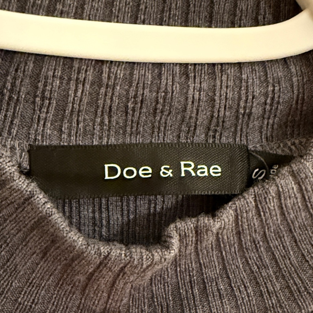 Gray Ribbed Knit Top - Picture 3 of 5